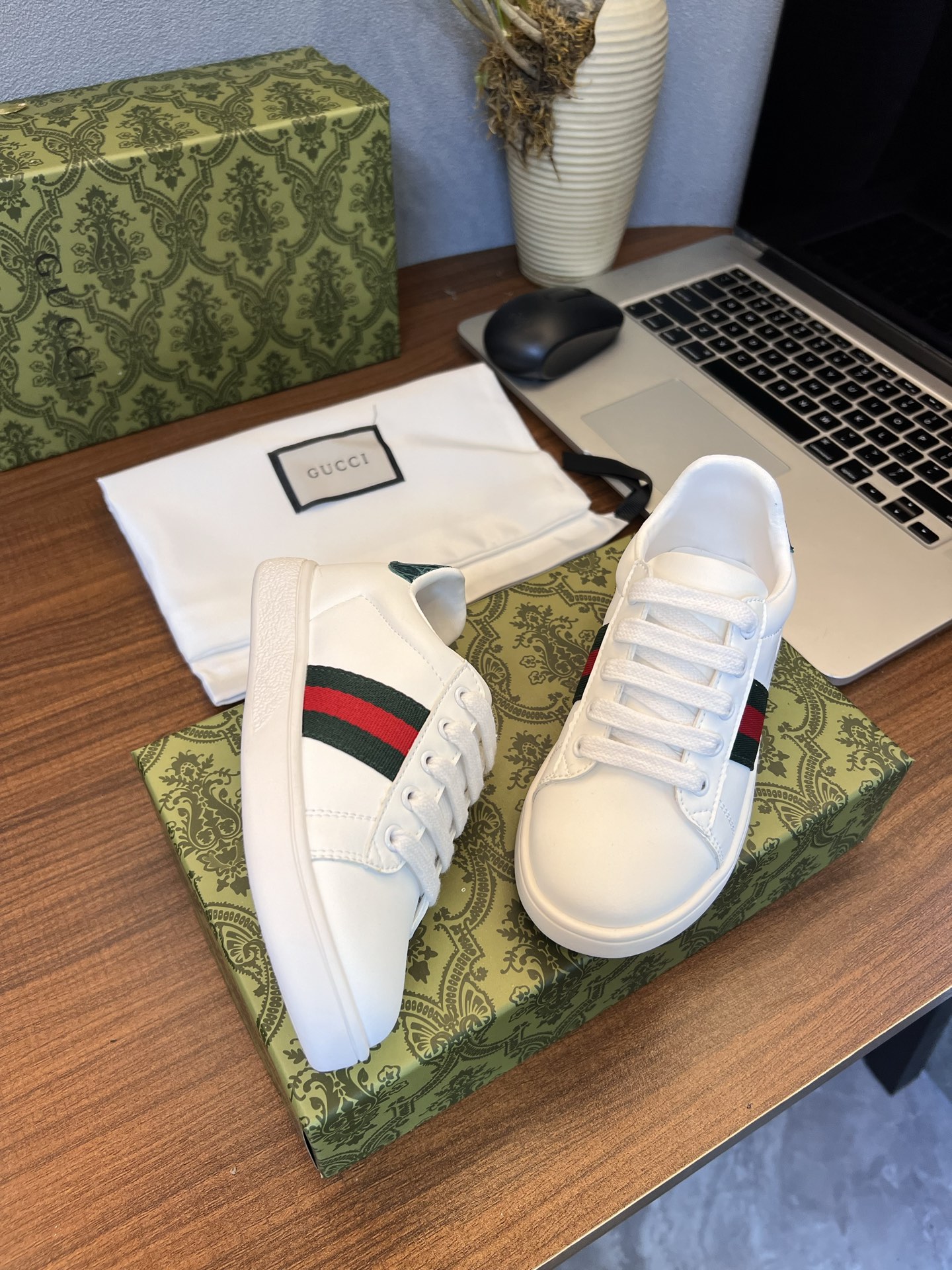 Children's shoes child